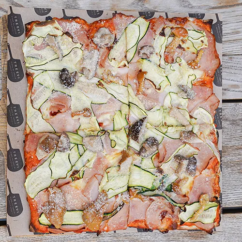 Tacchino e zucchini con funghi Pizza